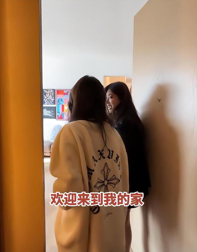 带孩子、买菜住150平豪宅一年赚40万凯发K8登录入口香港美女麻将馆打工帮忙(图3)