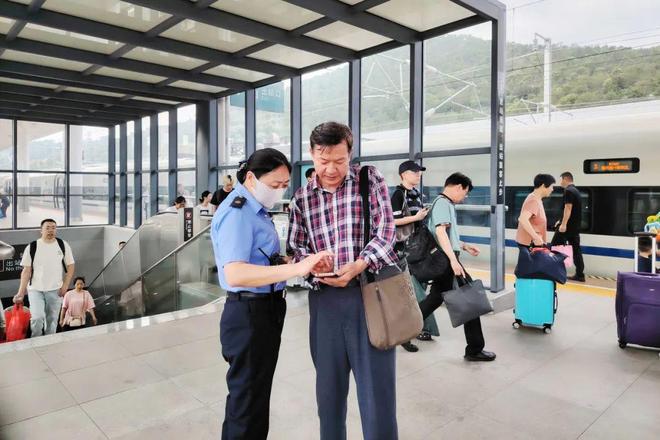 龙高铁五一假期客流持续增长k8凯发国际巨龙腾空！梅(图3)